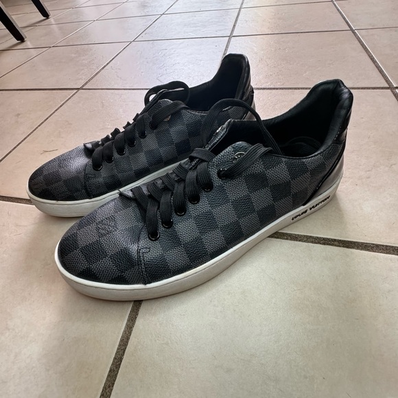Louis Vuitton Men's Black and Grey
Trainers
Size US 10.5 - Picture 2 of 4